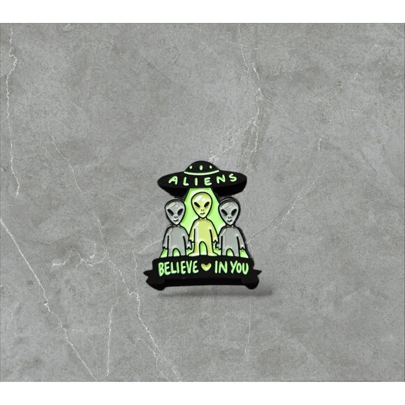 22 Aliens Believe in you | Humorous | Sarcastic Pins | Brooches - Picture 1 of 1